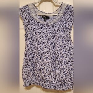 Nine West Floral Sleeveless Embroided Lace Top. Size M